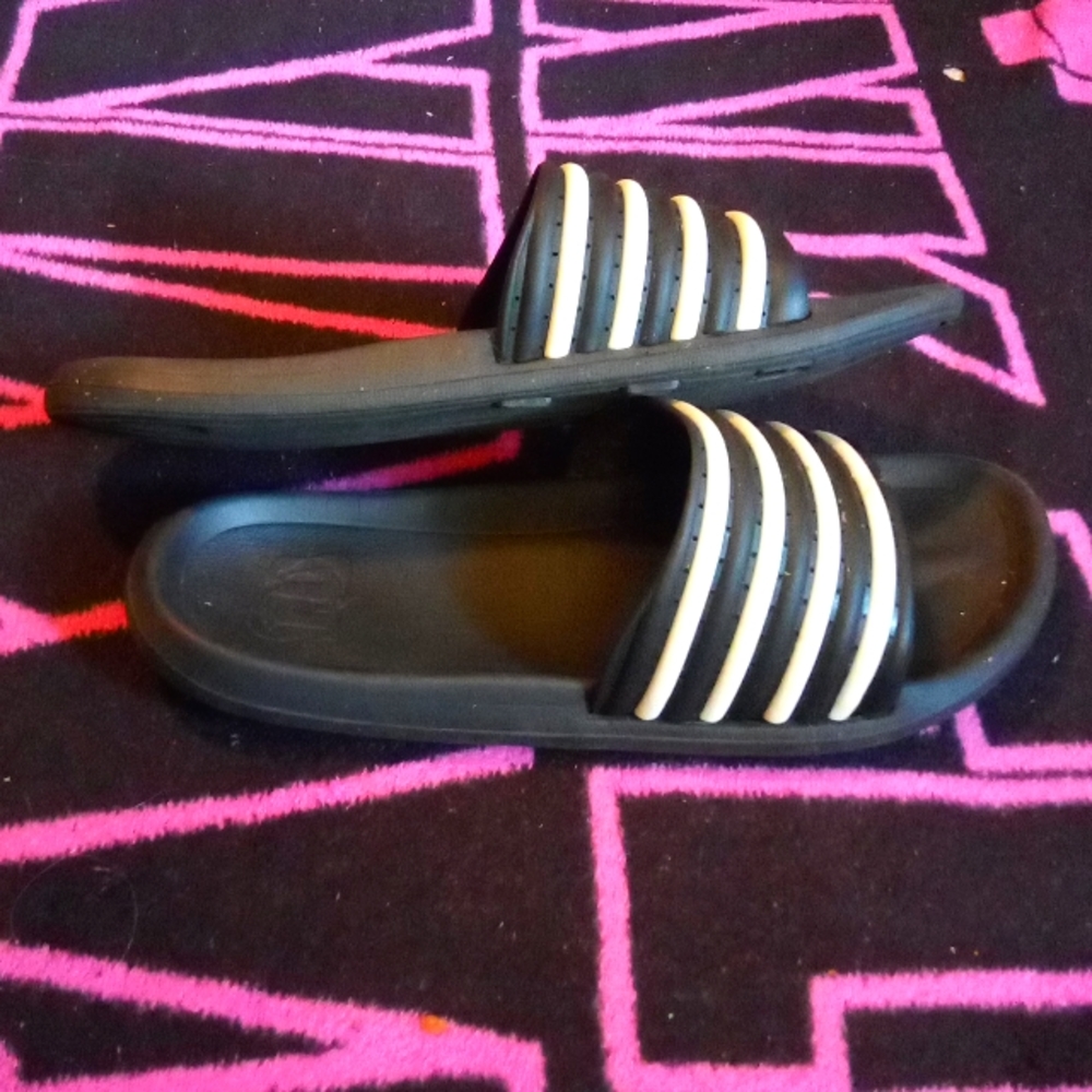Mens flip flops